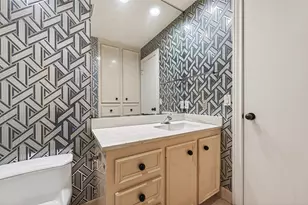 8103 Lake Edge Ct, Houston, TX 77071 - Photo 25