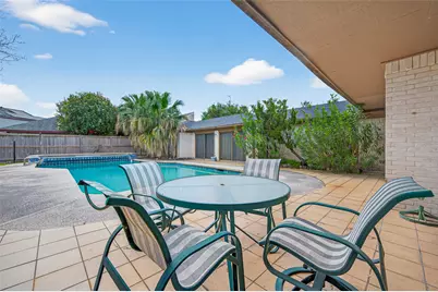 8103 Lake Edge Court, Houston, TX 77071 - Photo 31