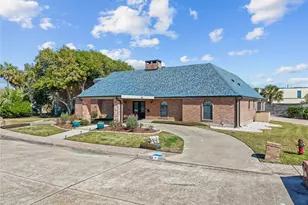 10 Colony Park Dr, Galveston, TX 77551 - Photo 3