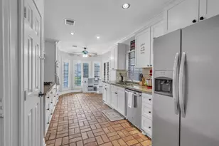12853 Kingsbridge Ln, Houston, TX 77077 - Photo 11