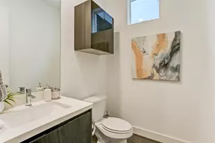 5905 E Post Oak Ln, Houston, TX 77055 - Photo 11