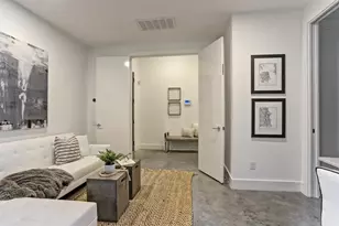 5905 E Post Oak Ln, Houston, TX 77055 - Photo 9