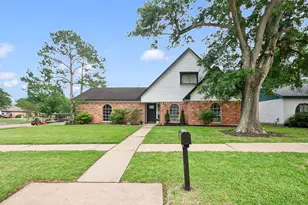 814 El Toro Ln, Houston, TX 77062 - Photo 1