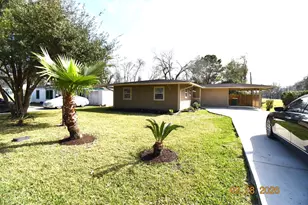 623 Honeysuckle Dr, La Marque, TX 77568 - Photo 1