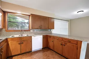 2 Circle Dr, Conroe, TX 77301 - Photo 13