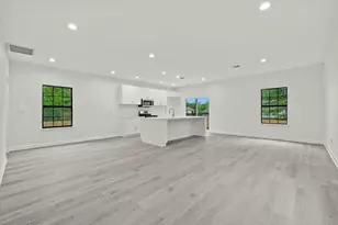 727 E 40th St, Houston, TX 77022 - Photo 7