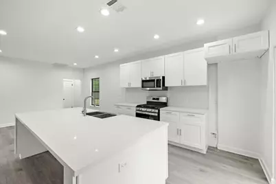 727 E 40th Street, Houston, TX 77022 - Photo 9