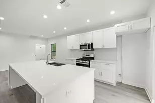 727 E 40th St, Houston, TX 77022 - Photo 9