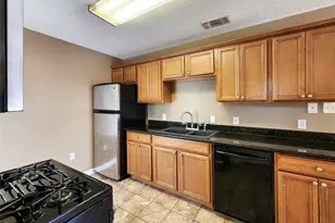 605 E 24th St, Houston, TX 77008 - Photo 3