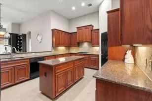 13610 Hammond Hills Ln, Houston, TX 77044 - Photo 11