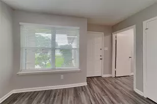 13102 Kingsmill Dr, Sugar Land, TX 77478 - Photo 7