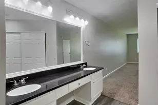 13102 Kingsmill Dr, Sugar Land, TX 77478 - Photo 11
