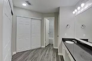 13102 Kingsmill Dr, Sugar Land, TX 77478 - Photo 9