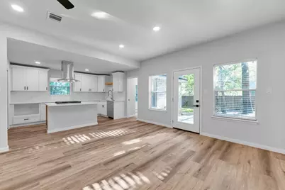 128 E Park Drive, Conroe, TX 77356 - Photo 9