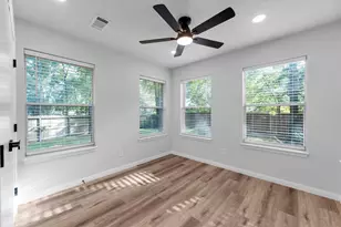 128 E Park Dr, Conroe, TX 77356 - Photo 17