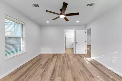 128 E Park Drive, Conroe, TX 77356 - Photo 21