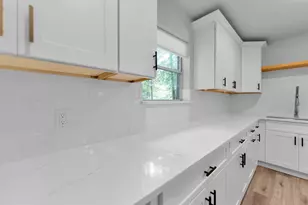 128 E Park Dr, Conroe, TX 77356 - Photo 13
