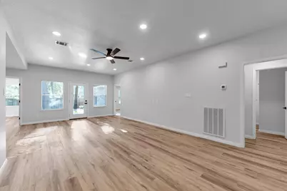 128 E Park Drive, Conroe, TX 77356 - Photo 5