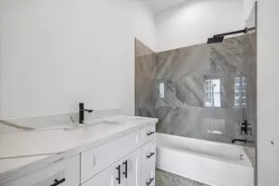 1189 W 19th St, Houston, TX 77008 - Photo 21