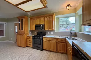 102 Thyme Trail, Lake Jackson, TX 77566 - Photo 9