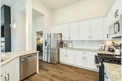 303 Twin Lakes Boulevard W, West Columbia, TX 77486 - Photo 13