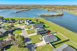 303 Twin Lakes Blvd W, West Columbia, TX 77486 - Photo 35