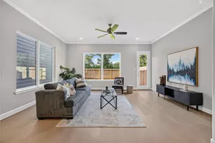 5525 Katy Freeway, Houston, TX 77007 - Photo 9