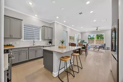 5525 Katy Freeway, Houston, TX 77007 - Photo 3