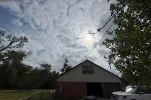 114 Edgewater St, Clute, TX 77531 - Photo 19