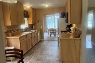 114 Edgewater St, Clute, TX 77531 - Photo 5