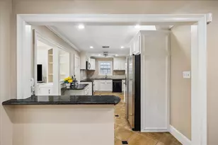 4919 Imperial St, Bellaire, TX 77401 - Photo 9