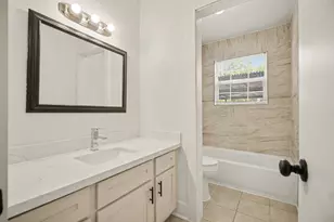 5704 Edgemoor Dr, Houston, TX 77081 - Photo 9