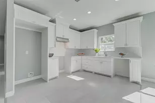 6705 Roanoke St, Houston, TX 77028 - Photo 9