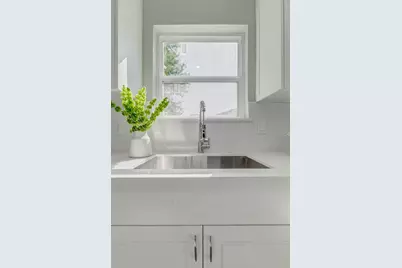 6705 Roanoke St, Houston, TX 77028 - Photo 7