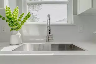 6705 Roanoke St, Houston, TX 77028 - Photo 7