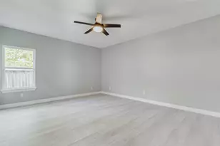 6705 Roanoke St, Houston, TX 77028 - Photo 17