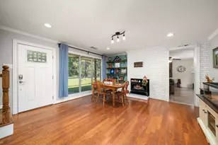 209 Hillcrest Dr, Conroe, TX 77303 - Photo 5