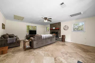 209 Hillcrest Drive, Conroe, TX 77303 - Photo 11