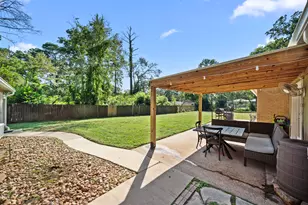 209 Hillcrest Dr, Conroe, TX 77303 - Photo 25