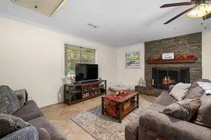 209 Hillcrest Dr, Conroe, TX 77303 - Photo 15