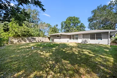 6138 Kenilwood Drive, Houston, TX 77033 - Photo 27