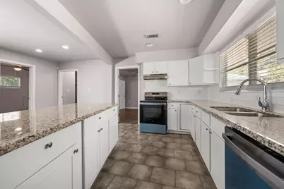 6138 Kenilwood Drive, Houston, TX 77033 - Photo 9