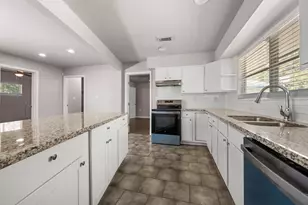 6138 Kenilwood Dr, Houston, TX 77033 - Photo 9