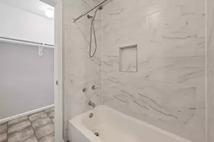 6138 Kenilwood Dr, Houston, TX 77033 - Photo 15