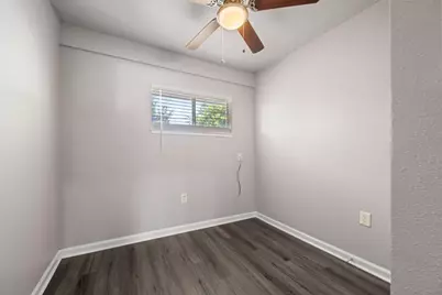6138 Kenilwood Drive, Houston, TX 77033 - Photo 17