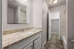 6138 Kenilwood Dr, Houston, TX 77033 - Photo 13