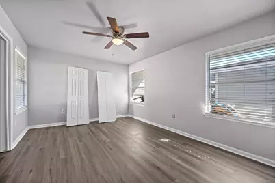 6138 Kenilwood Drive, Houston, TX 77033 - Photo 23