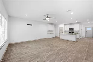 115 Little Spg Ct, Anahuac, TX 77514 - Photo 9