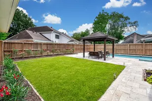 723 Plainwood Dr, Houston, TX 77079 - Photo 41