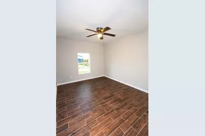 507 E Foley Street, Alvin, TX 77511 - Photo 17